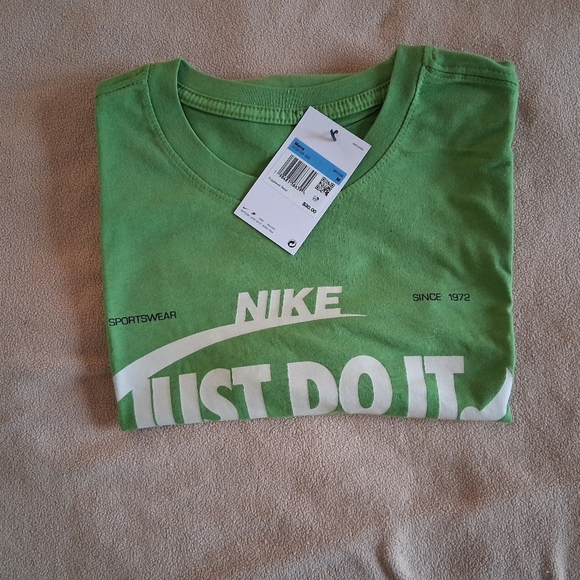 Nike Green Just Do It Short Sleeve Tee - Picture 4 of 4